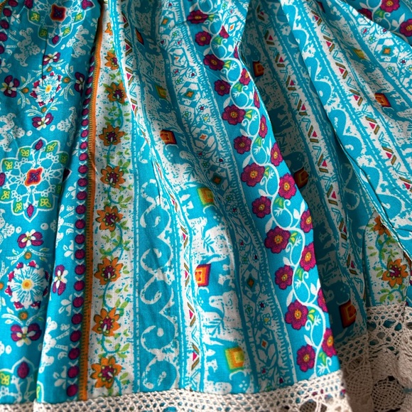 New Adorable Vibrant Boho Floral Print Shorts With Weaved Belt - Picture 5 of 6